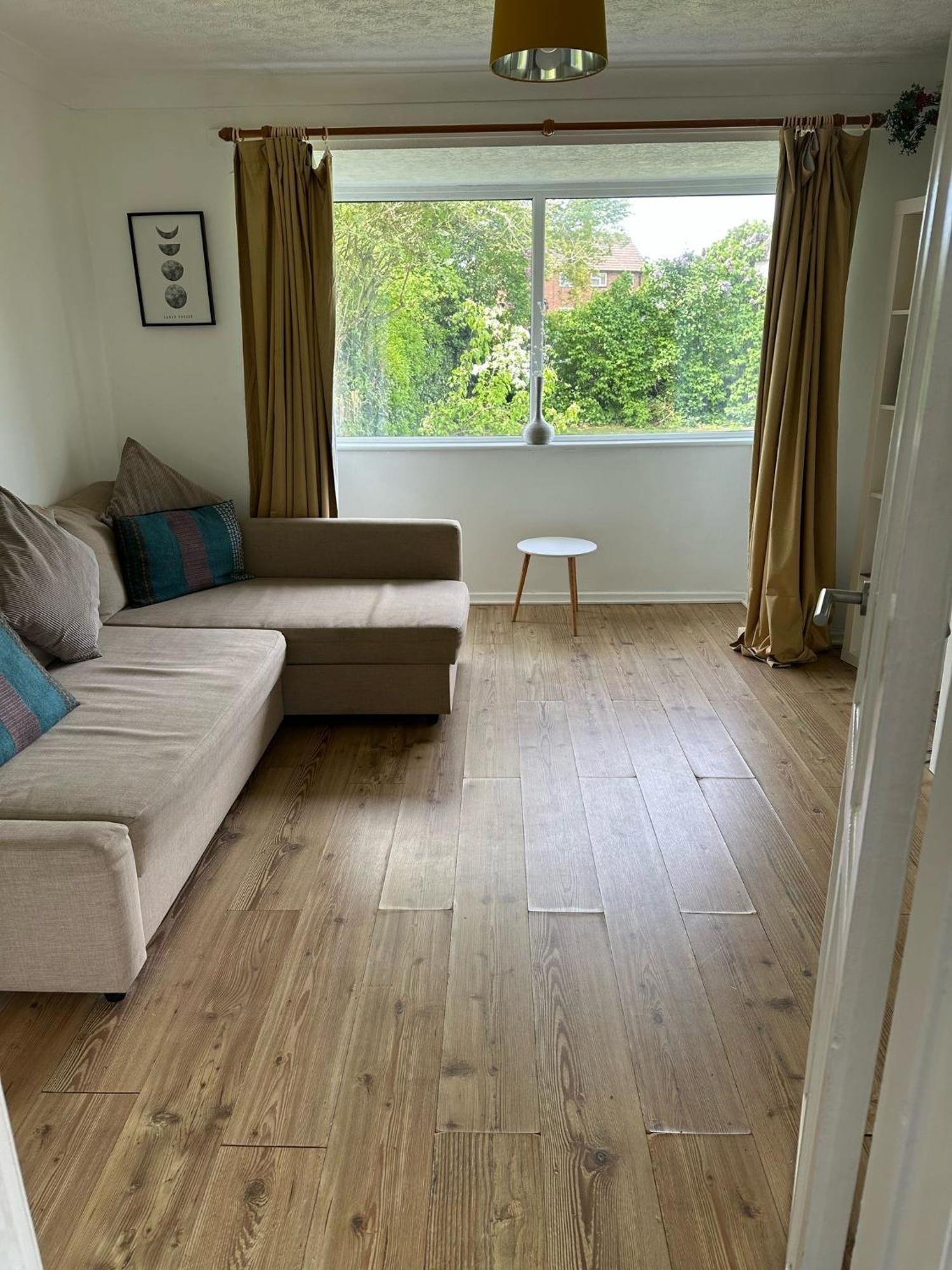 House Number 8 Sleeps Up To 6 People With Smart Tvs In Every Room Wellington  Eksteriør billede